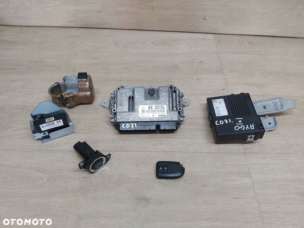 Toyota AYGO II pilot kluczyk smart key komputer 1,0 zestaw odpalenia - 1