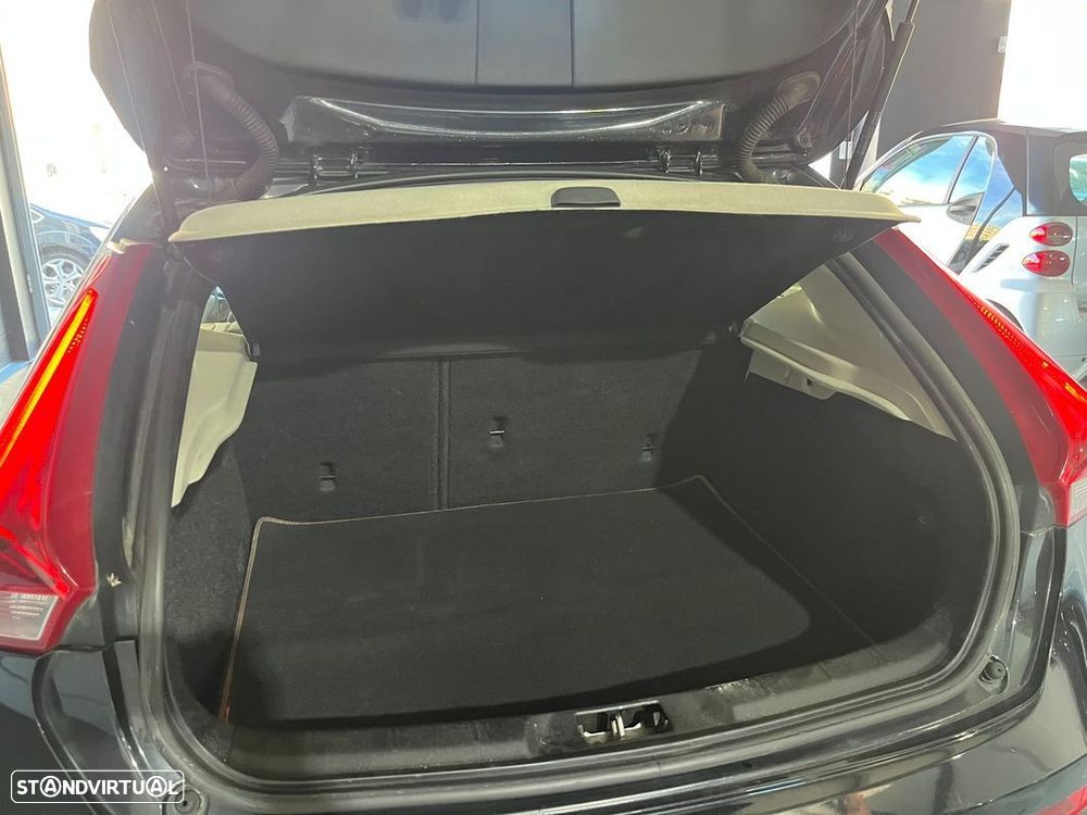 Volvo V40 Cross Country 1.6 D2 Volvo Ocean Race Powershift - 33