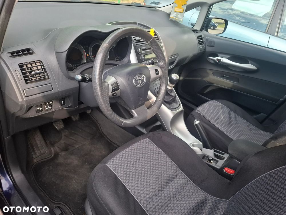 Toyota Auris 1.6 Dynamic - 1