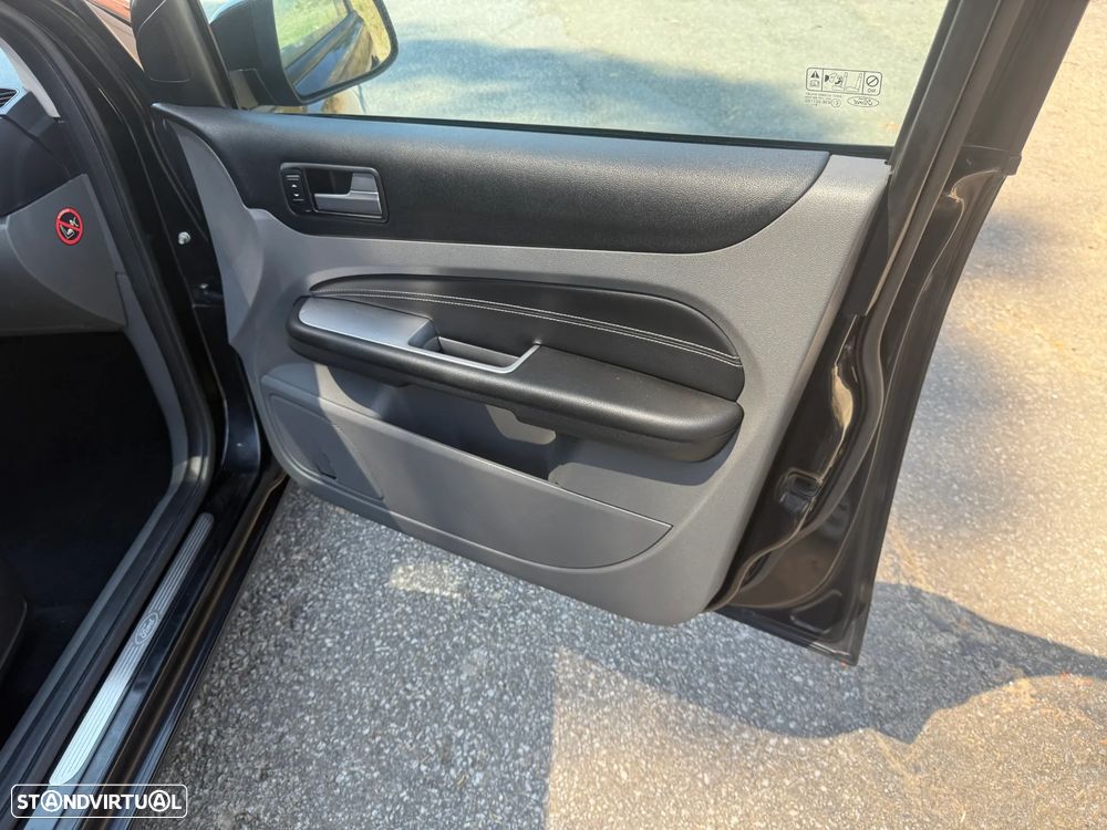 Ford Focus SW 1.6 TDCi Titanium - 14