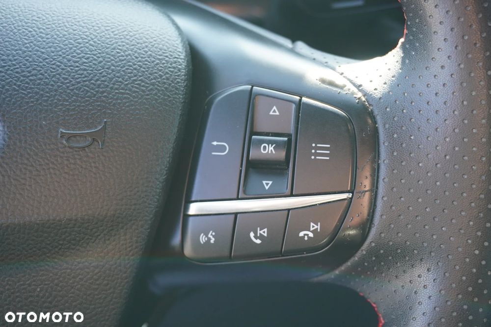 Ford Kuga 1.5 EcoBoost ST-LINE - 37