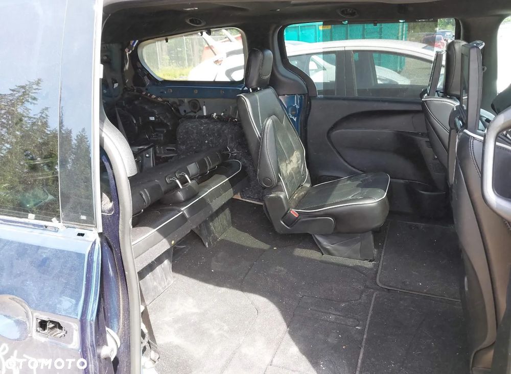 Chrysler Pacifica - 9