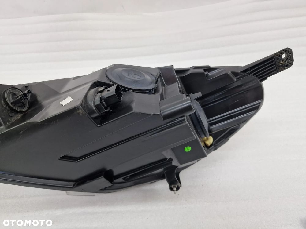 FORD FIESTA MK8 17-  PRAWA LAMPA PRZEDNIA PRZÓD , NR H1BB-13W029-AE , NR AUKCJI LA621 - 11