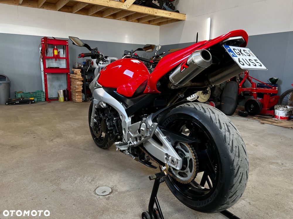 Suzuki GSR - 6