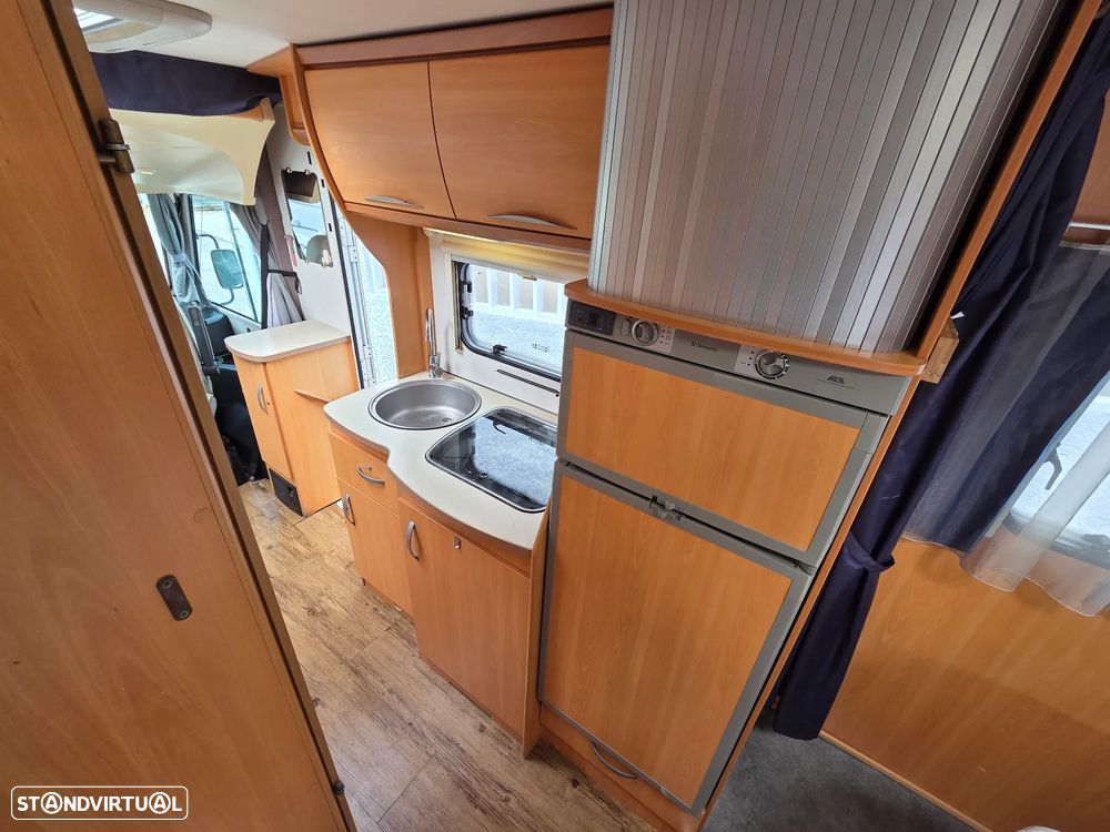 Pilote Aventura 730G Cama Central Frigo Grande - 3
