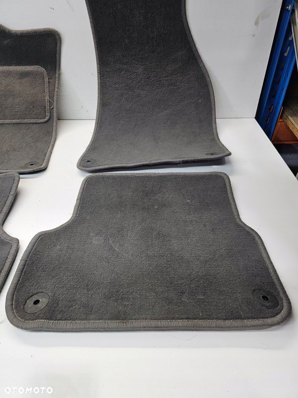 DYWAN DYWANIKI KOMPLET WELUR AUDI A6 C6 4F1863691 SZARE - 2