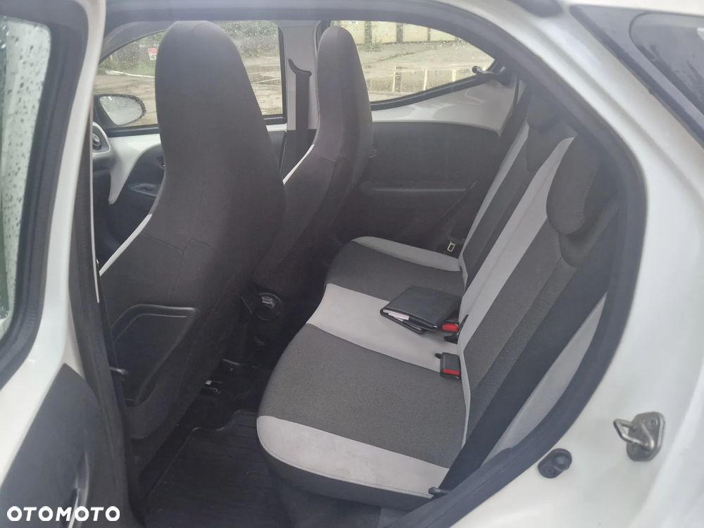 Toyota Aygo x-wave - 12