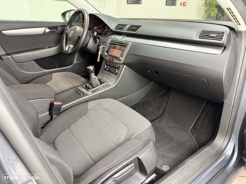 VW Passat 1.6 TDI Confortline - 24