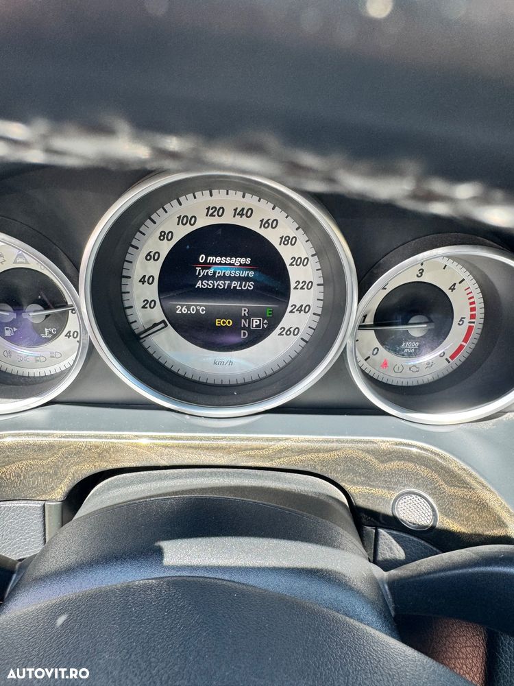 Mercedes-Benz E 220 CDI DPF BlueEFFICIENCY 7G-TRONIC - 22