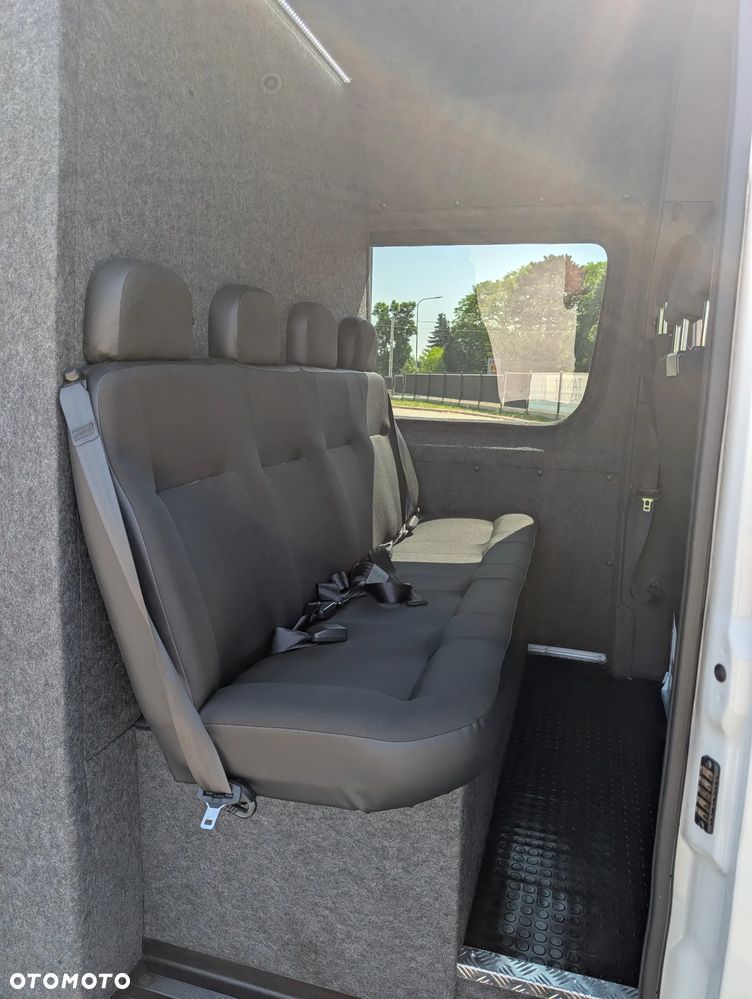 Mercedes-Benz Sprinter - 15