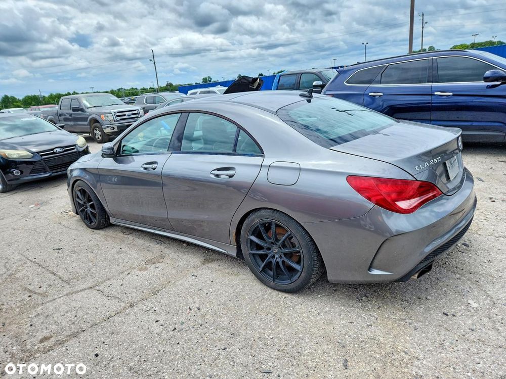 Mercedes-Benz CLA 250 4Matic 7G-DCT - 3