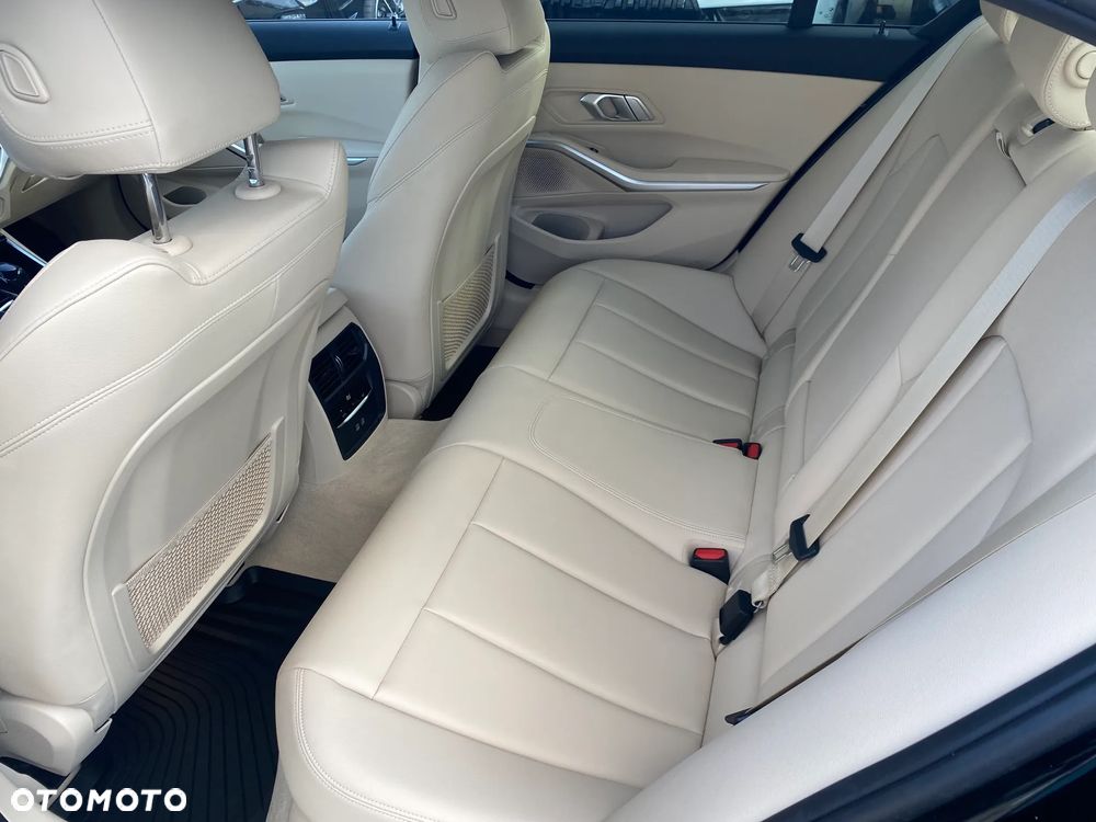 BMW Seria 3 320i xDrive - 7