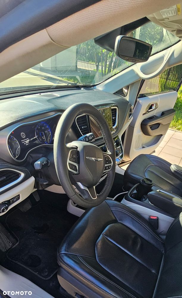Chrysler Pacifica - 23