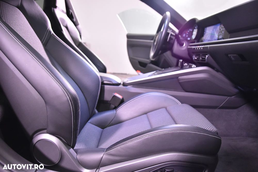 Porsche 911 Carrera 4S - 11