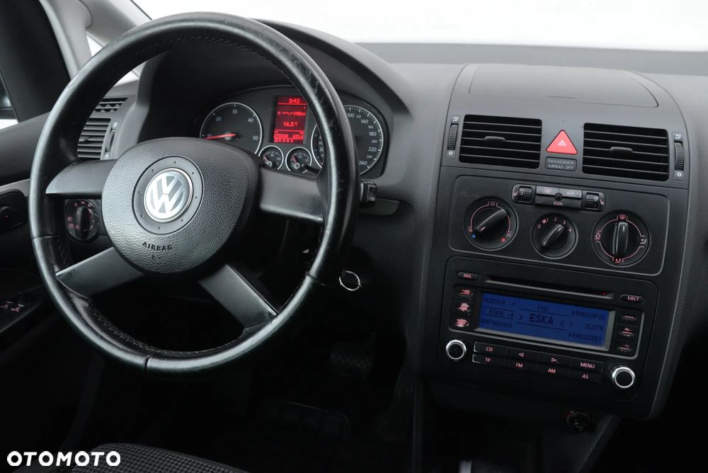 Volkswagen Touran 2.0 TDI Trendline DSG - 8