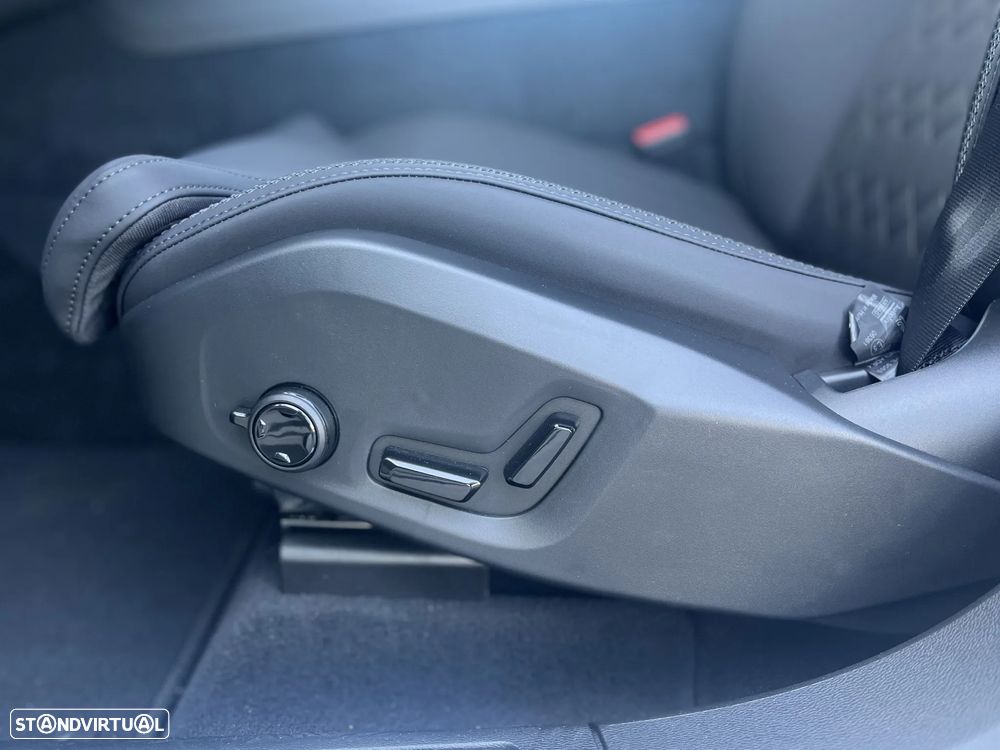 Volvo XC 60 2.0 T6 PHEV Plus Dark AWD - 17