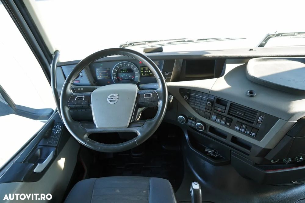 Volvo FH 460 / TRAVEL TANDEM / 120 M3 / AER CONDIȚIONAT PARCARE / AXĂ RIDICATĂ ȘI DE DIRECȚIE / PODEA REZISTENTĂ / + REMORCĂ FRUEHAUF 8,10 M / SAF / - 32
