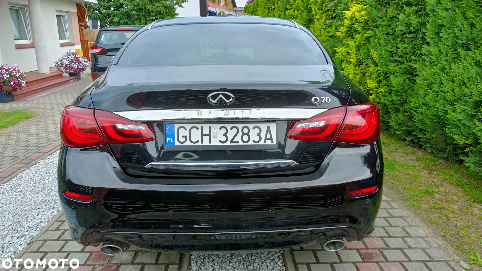 Infiniti Q70 - 25