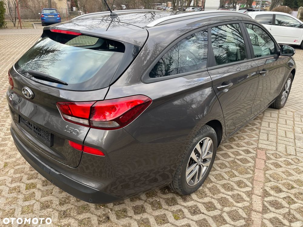 Hyundai i30 1.6 CRDi Fifa World Cup Edition - 3