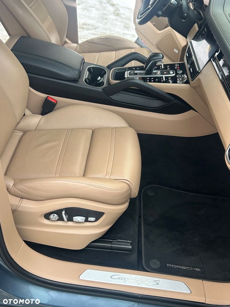Porsche Cayenne S - 23