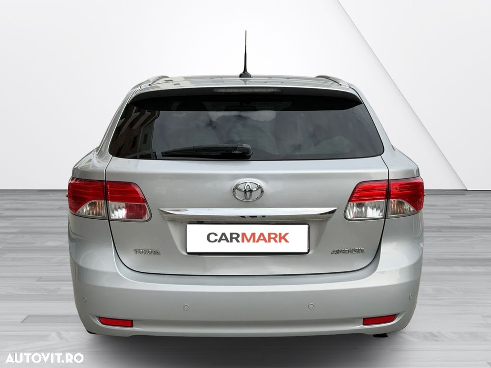 Toyota Avensis - 8