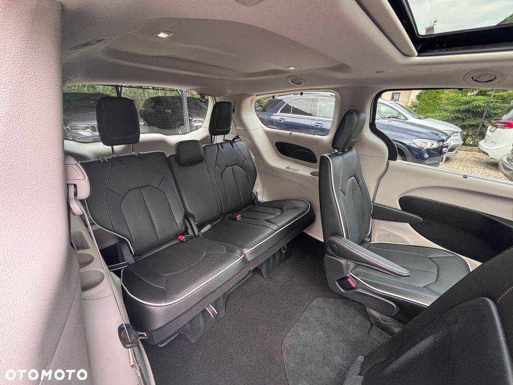 Chrysler Pacifica - 24