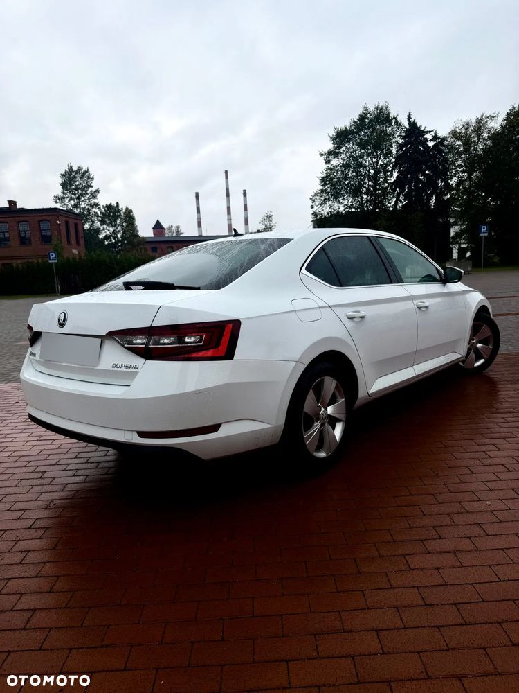 Skoda Superb ver-1-8-tsi-style-dsg - 6
