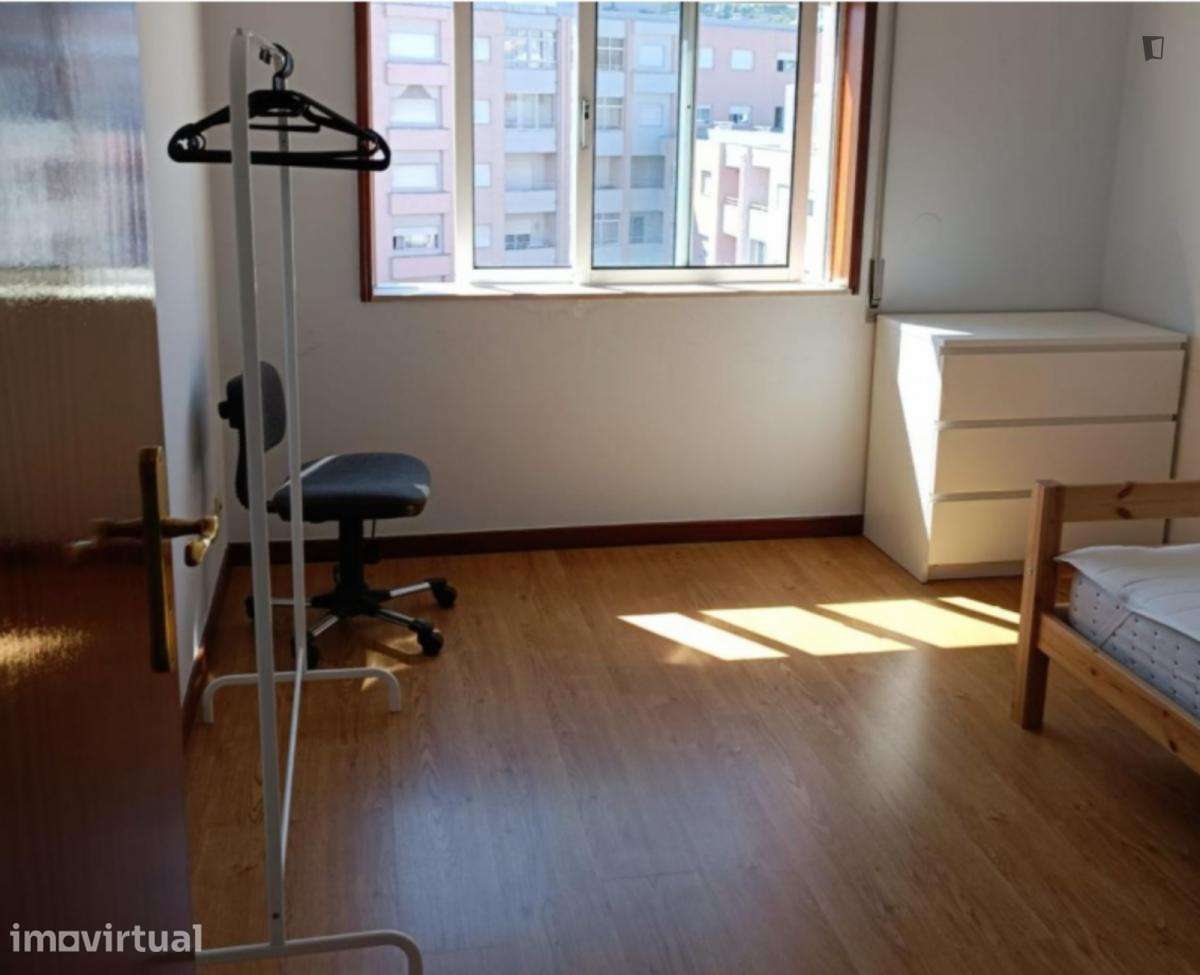 Quarto - localizado em Braga - Grande imagem: 2/8