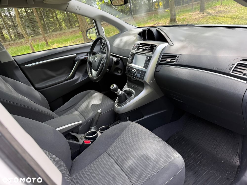 Toyota Verso 1.6 D-4D 5-Sitzer Start/Stop Skyview Edition - 16