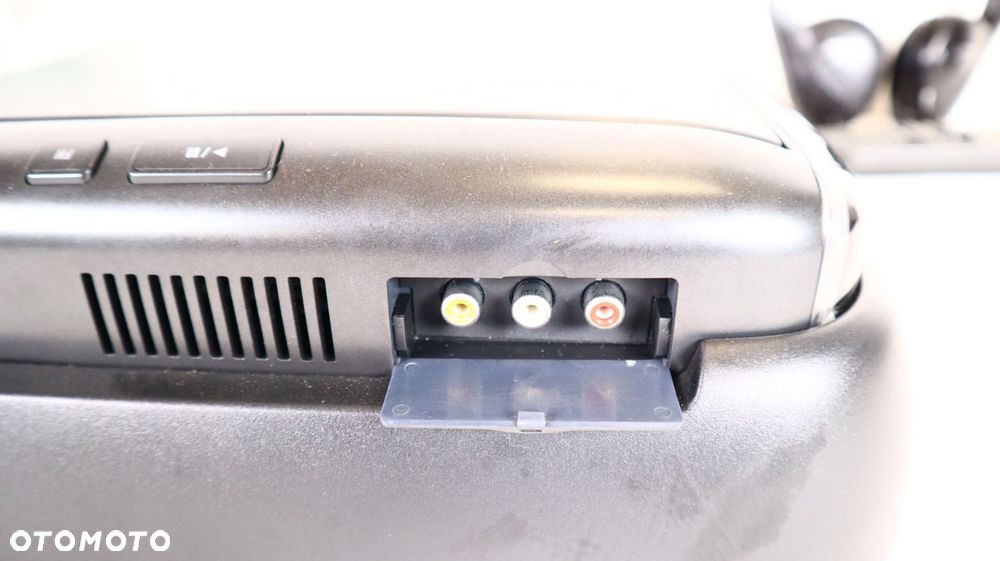 TOYOTA LAND CRUISER 200 PODSUFITKOWY MONITOR ALPINE - 12
