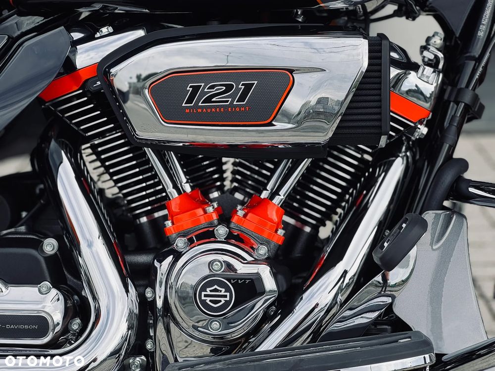 Harley-Davidson CVO Street Glide - 10