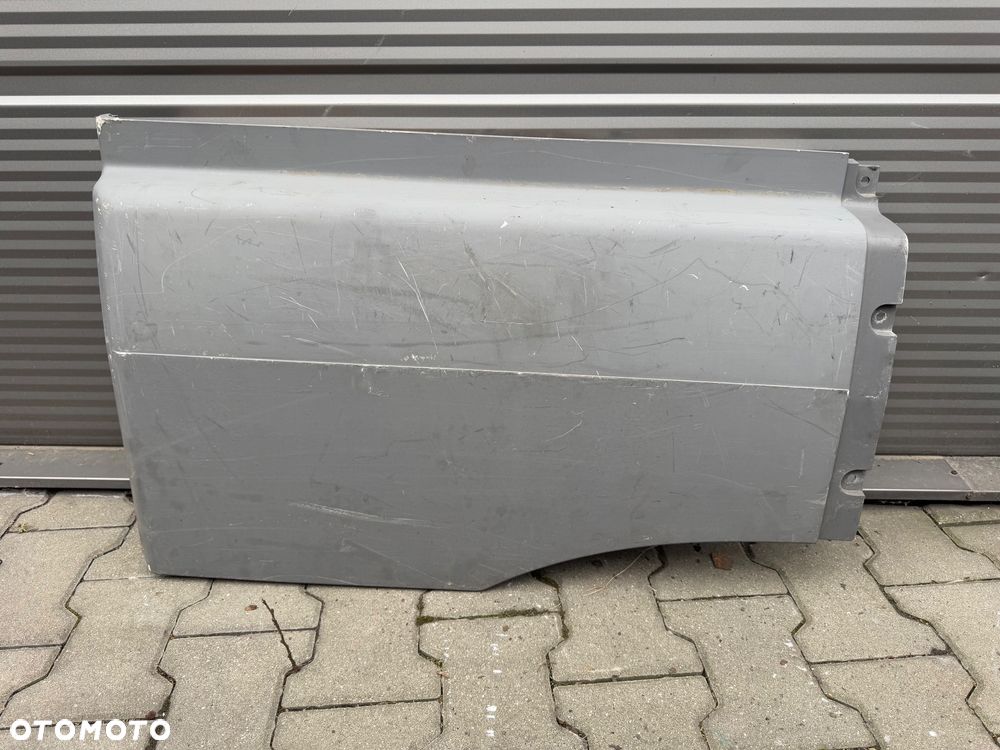 Przedłużenie kabiny, stopnia, stopnicy, błotnika Mercedes Axor lewy/prawy - 1