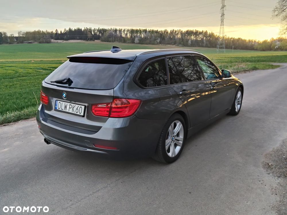 BMW Seria 3 330d Sport Line - 4