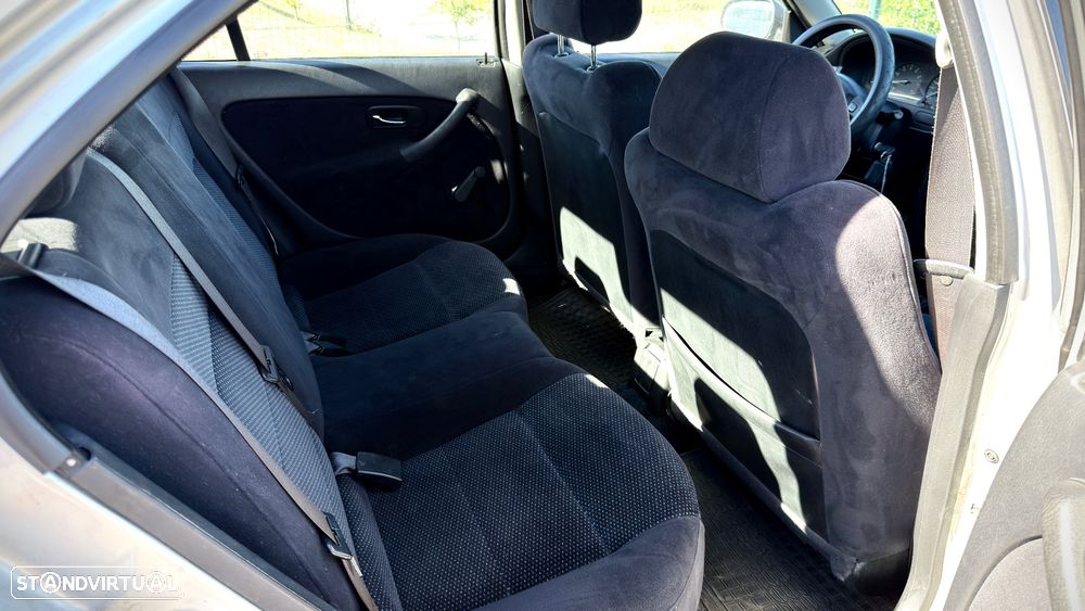 Honda Civic 1.4i S - 10