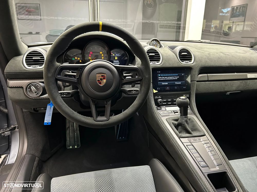 Porsche 718 Spyder - 19