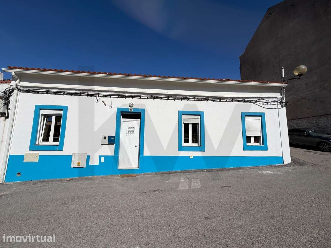 MORADIA RENOVADA COM PÁTIO PRIVATIVO NO CORAÇÃO DE CAMPO DE OURIQUE, L - Grande imagem: 2/28