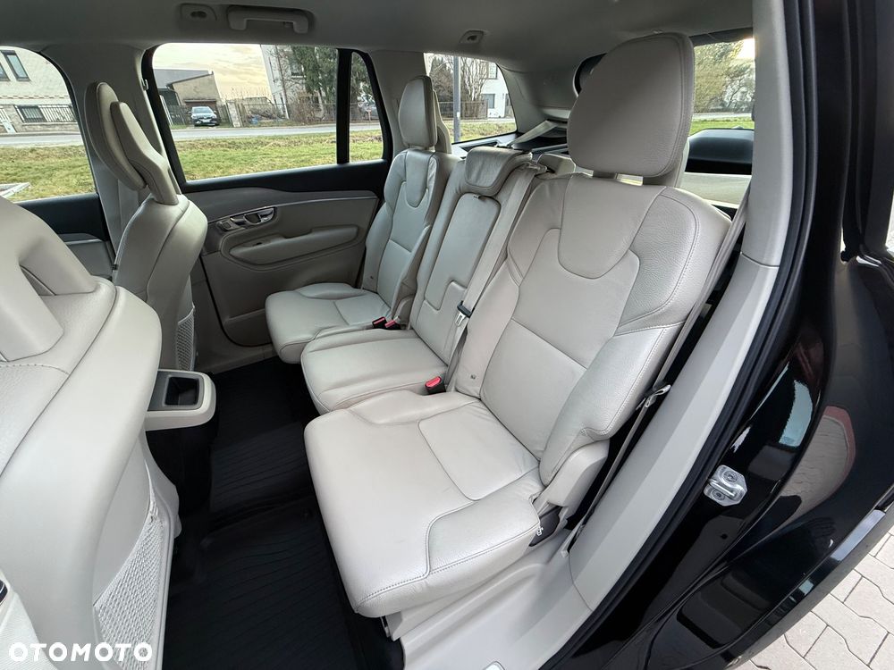 Volvo XC 90 D5 AWD Momentum 7os - 24