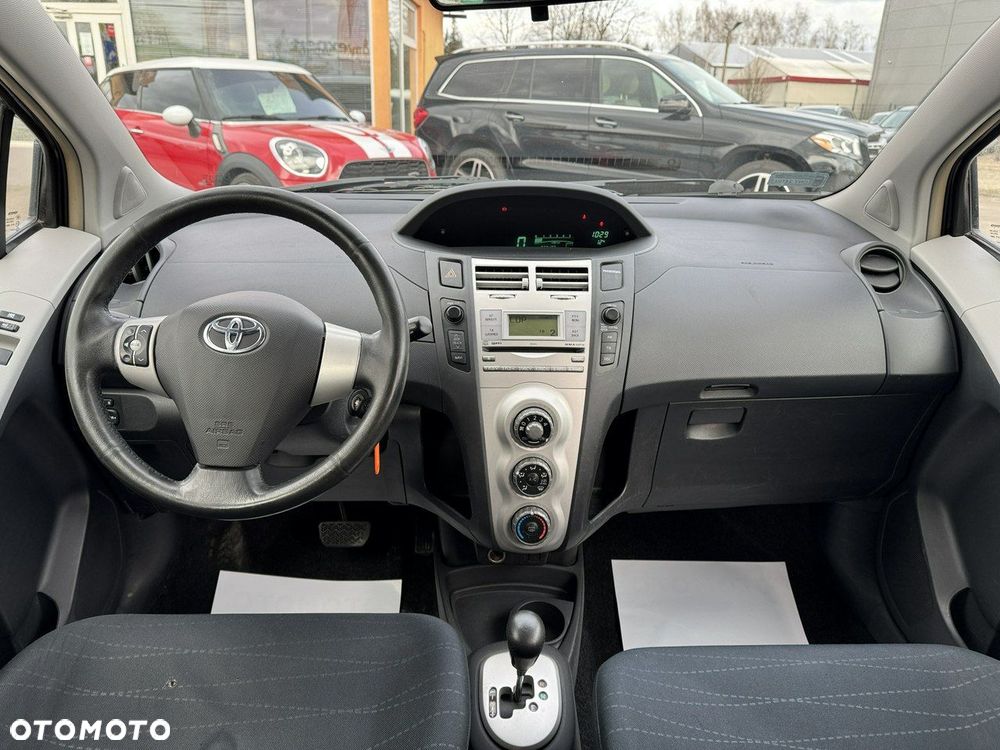 Toyota Yaris - 16