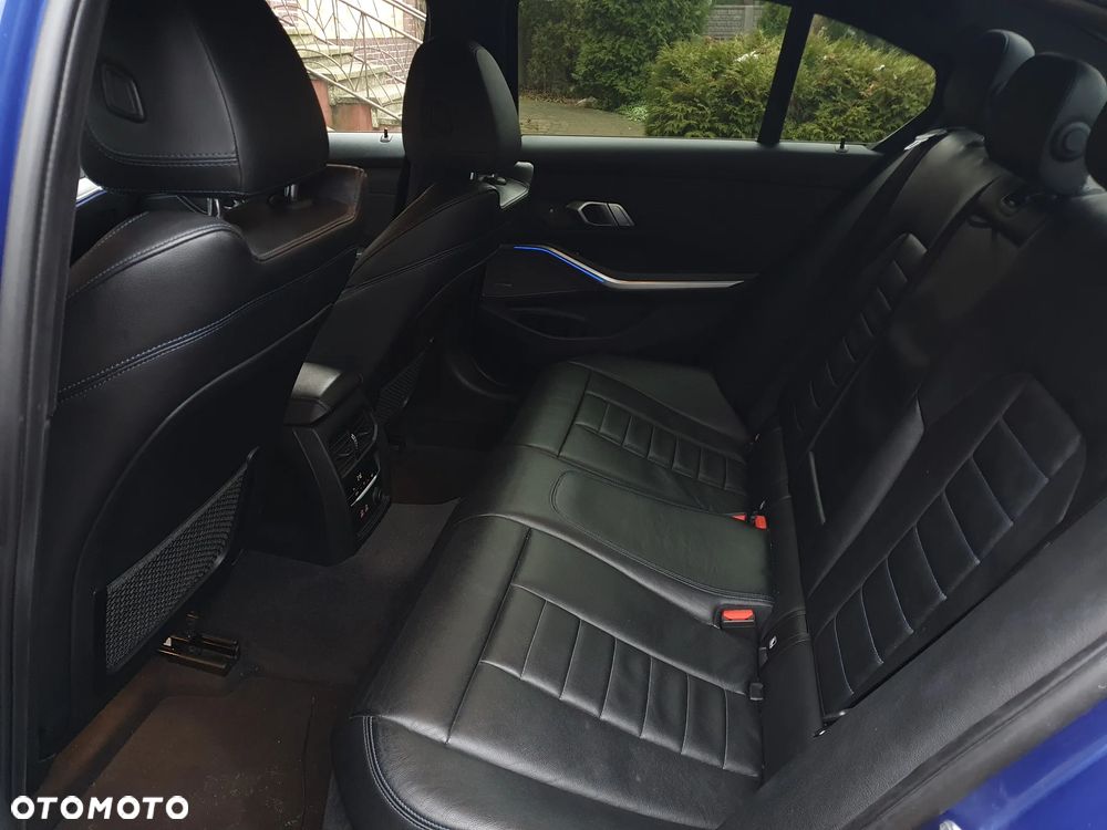 BMW Seria 3 320d Edition M Sport Shadow - 15