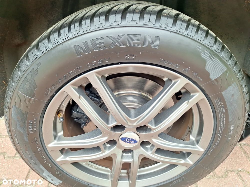 Ford Kuga 1.5 EcoBoost 2x4 Titanium - 36