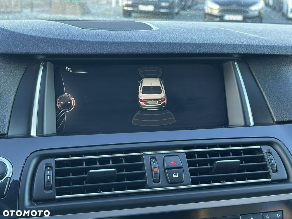 BMW Seria 5 528i xDrive - 25