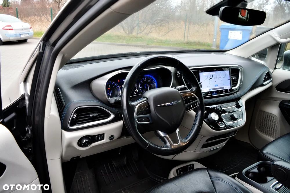 Chrysler Pacifica - 5