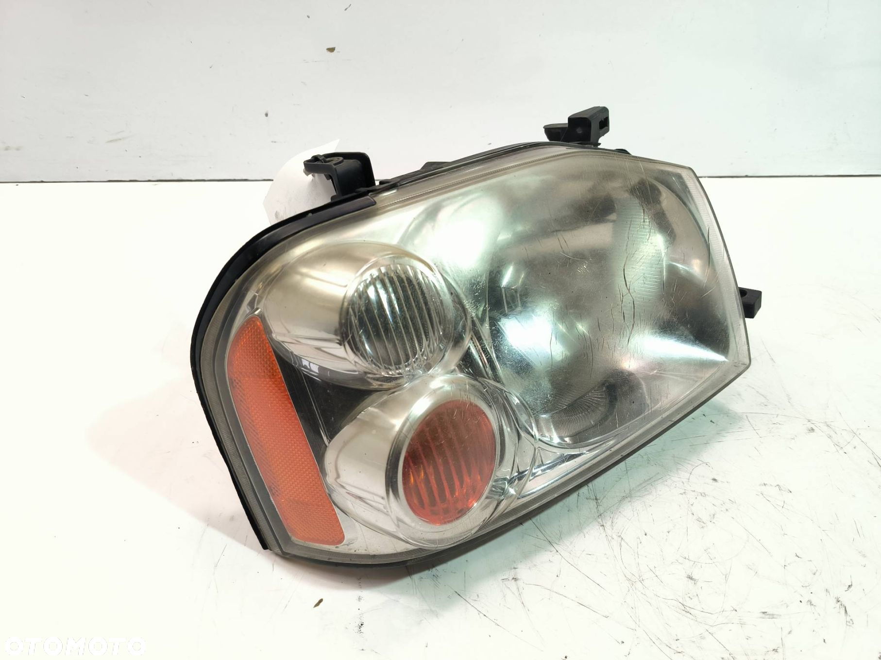 LAMPA PRAWA PRZÓD NISSAN NAVARA D22 PICKUP - 2
