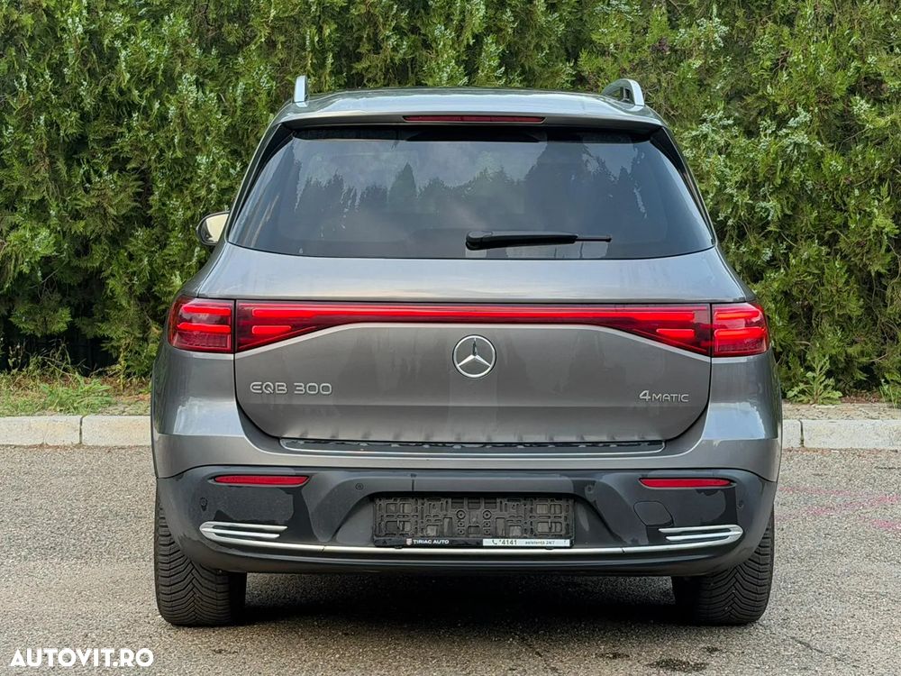 Mercedes-Benz EQB - 8