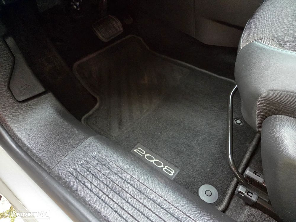 Peugeot 2008 PureTech 130 EAT8 Allure - 12