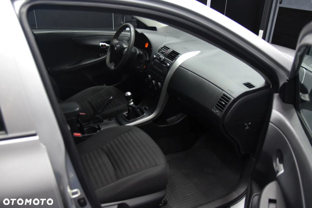 Toyota Corolla - 6