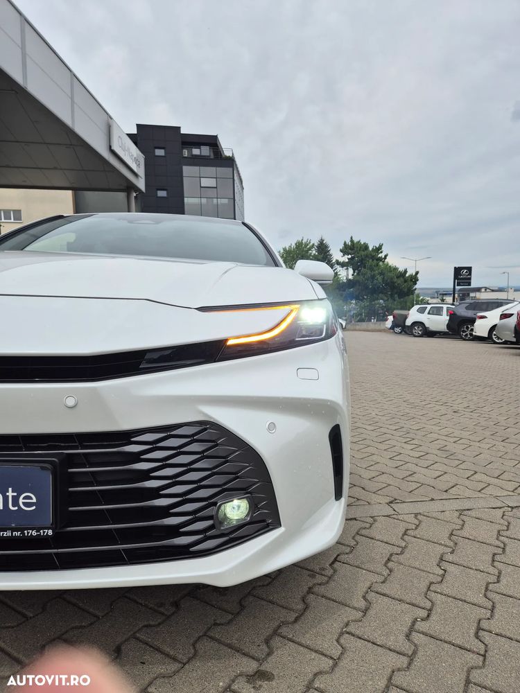 Toyota Camry 2.5 Exclusive - 32