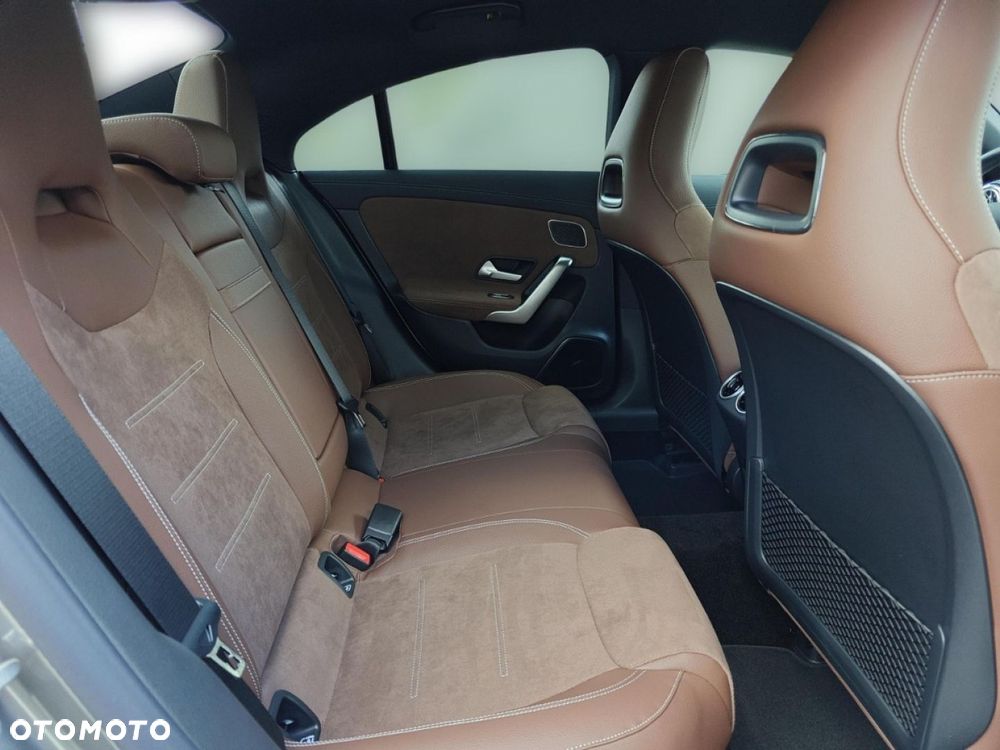 Mercedes-Benz CLA - 13