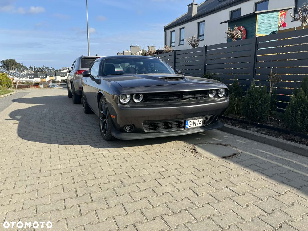 Dodge Challenger - 2