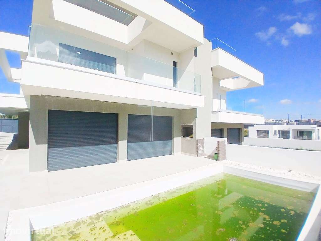 Moradia geminada T4+1, arquitetura contemporânea com piscina - Alto... - Grande imagem: 2/52